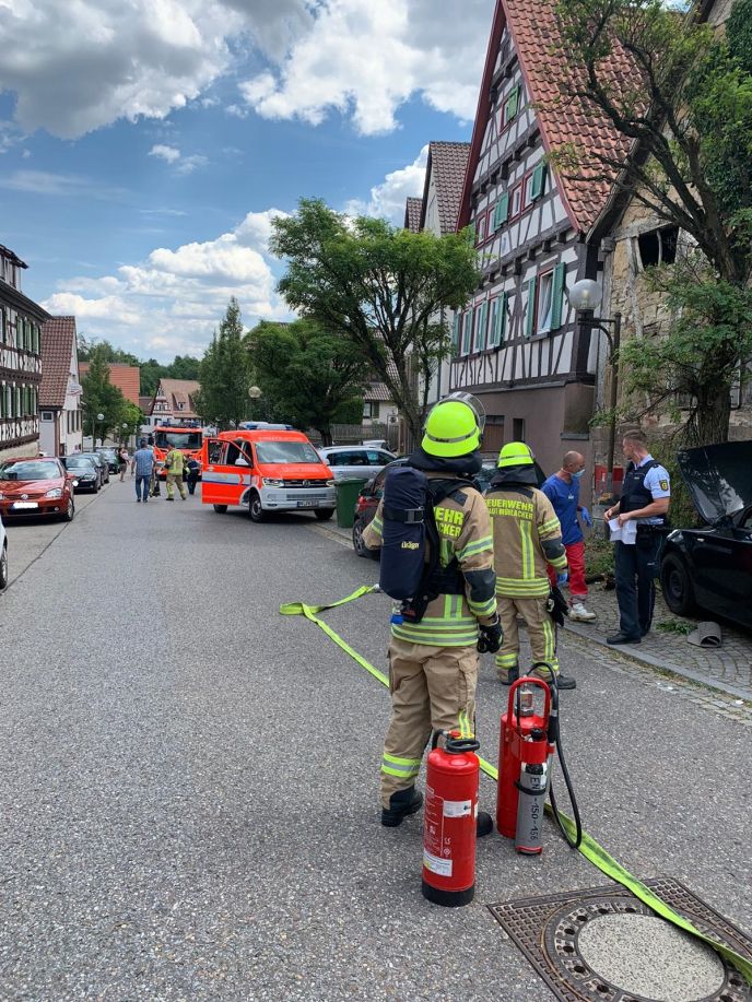 Einsatz Nr. 150 Hilfe 1 Verkehrsunfall PKW gegen Baum