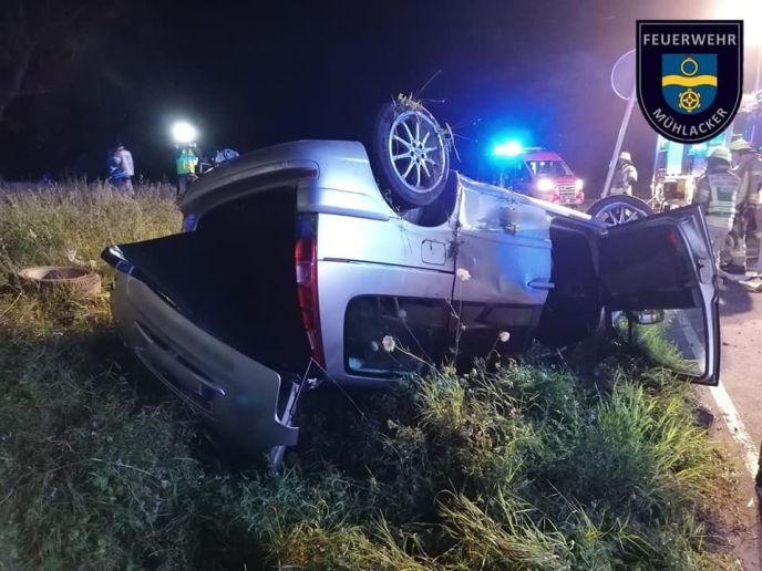 Einsatz Nr. 198 Hilfe 2 Verkehrsunfall PKW überschlagen