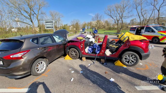 Einsatz Nr. 060 Hilfe 2 Verkehrsunfall